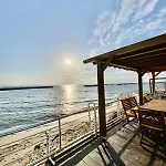 Nyaraló Seafront Mansion Summer House In *
