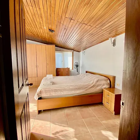 Seafront Mansion Summer House In Будинок відпочинку *