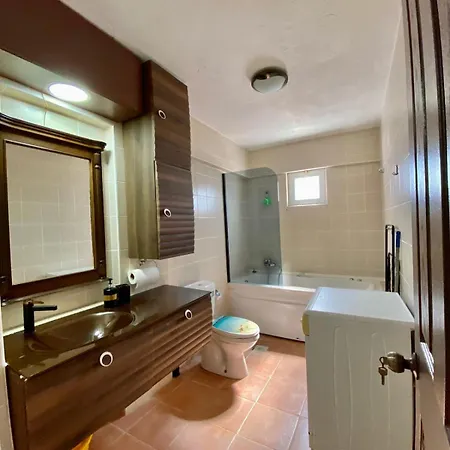 Seafront Mansion Summer House In Будинок відпочинку *