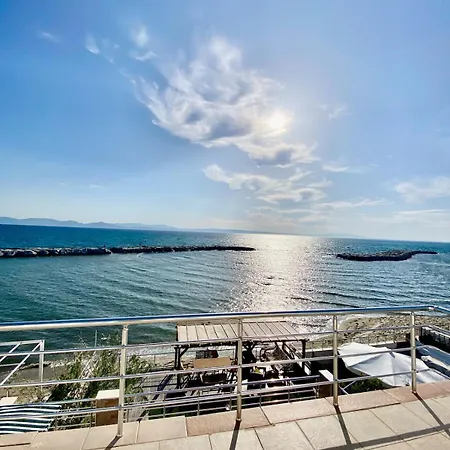 Seafront Mansion Summer House In Будинок відпочинку