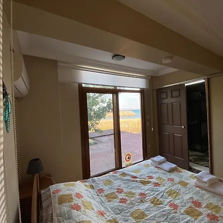 Seafront Mansion Summer House In Будинок відпочинку *