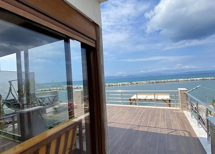 בית נופש Seafront Mansion Summer House In