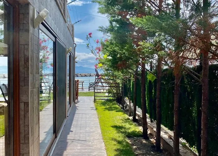 Seafront Mansion Summer House In בית נופש