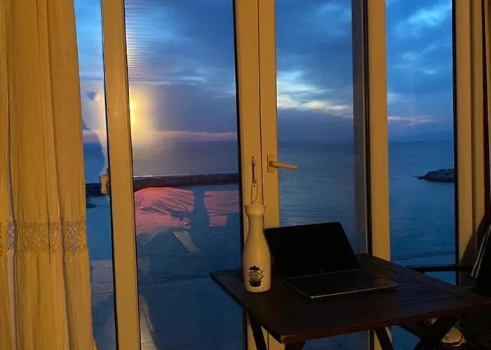 בית נופש Seafront Mansion Summer House In