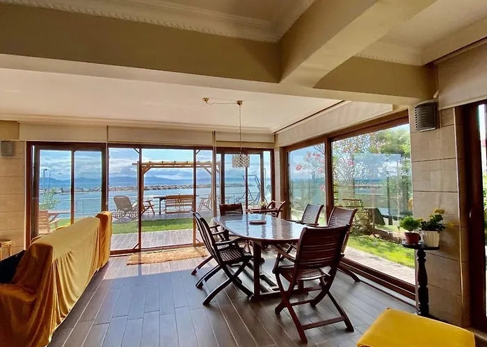 Seafront Mansion Summer House In Ayvalı