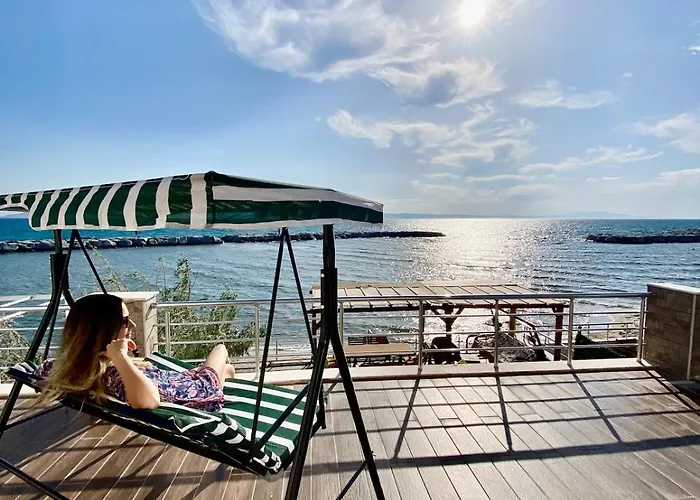 בית נופש Seafront Mansion Summer House In