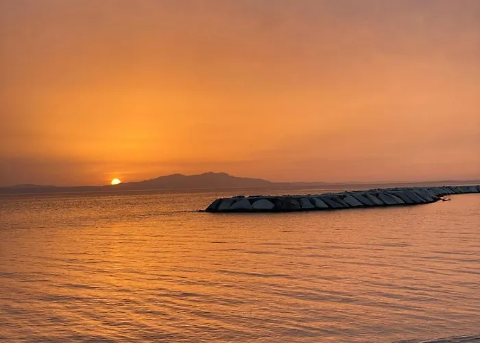 בית נופש Seafront Mansion Summer House In