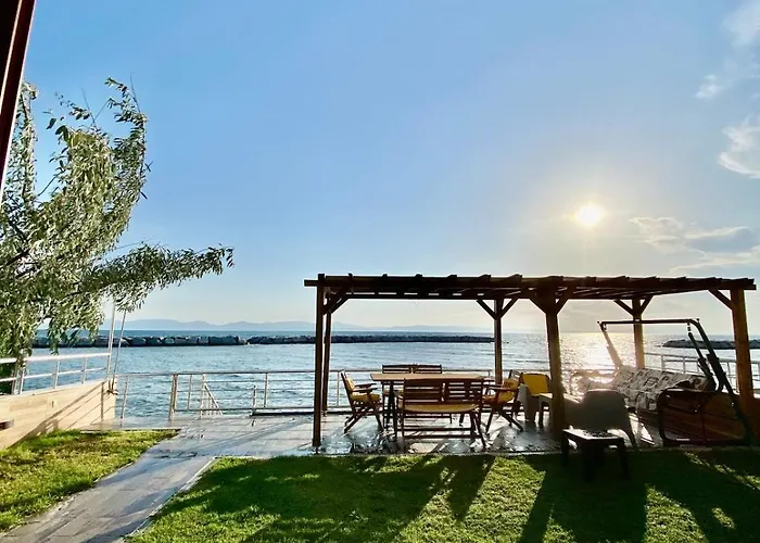 בית נופש Seafront Mansion Summer House In Ayvalı