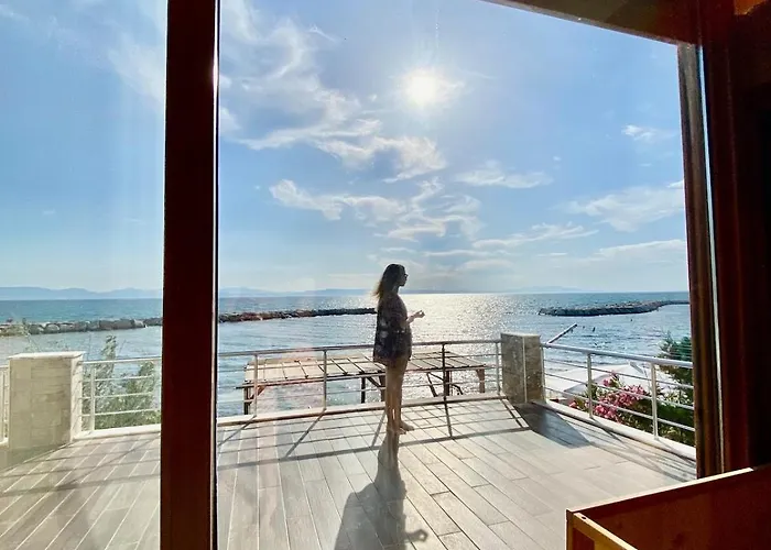 בית נופש Seafront Mansion Summer House In