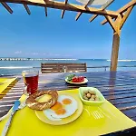 Vakantiehuis Seafront Mansion Summer House In