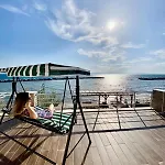 Vakantiehuis Seafront Mansion Summer House In