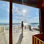 Vakantiehuis Seafront Mansion Summer House In