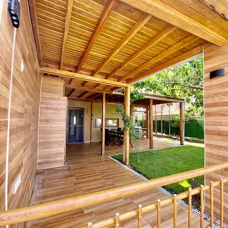 Seafront Mansion Summer House In 度假居