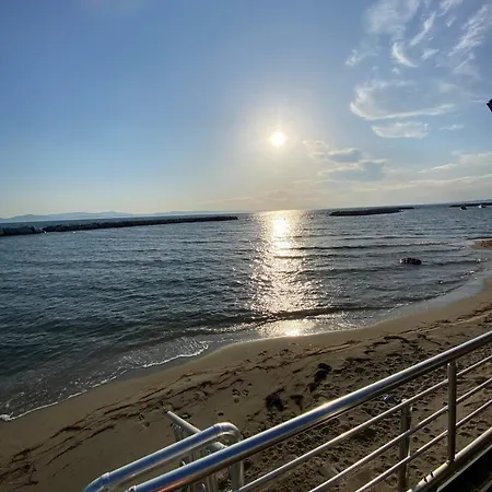 Seafront Mansion Summer House In 度假居