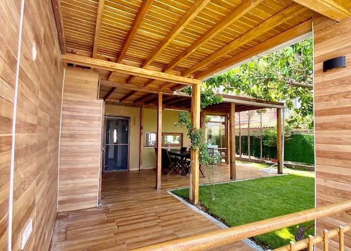 Seafront Mansion Summer House In Vakantiehuis