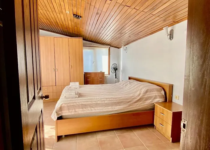 Seafront Mansion Summer House In Vakantiehuis *