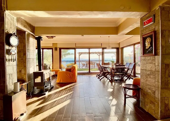 Seafront Mansion Summer House In Ayvalı