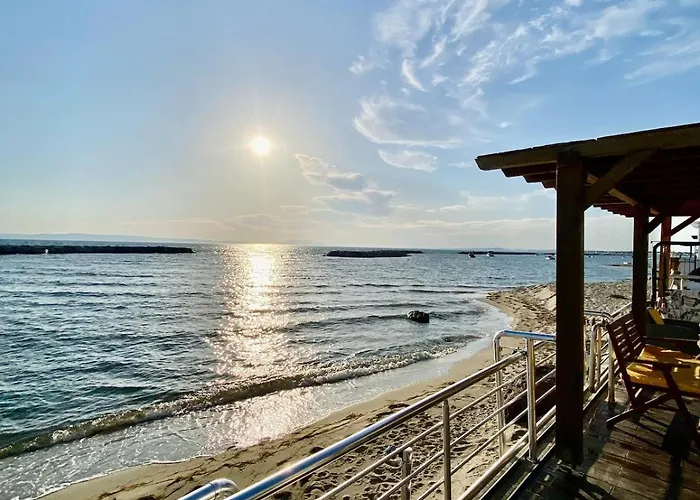 Seafront Mansion Summer House In Vakantiehuis *