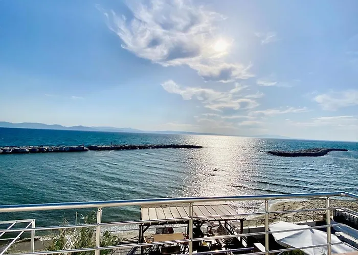 Seafront Mansion Summer House In Vakantiehuis