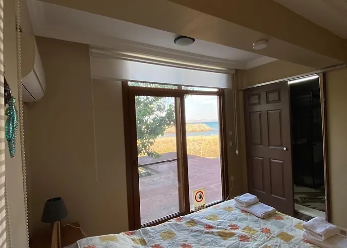 Seafront Mansion Summer House In Vakantiehuis *